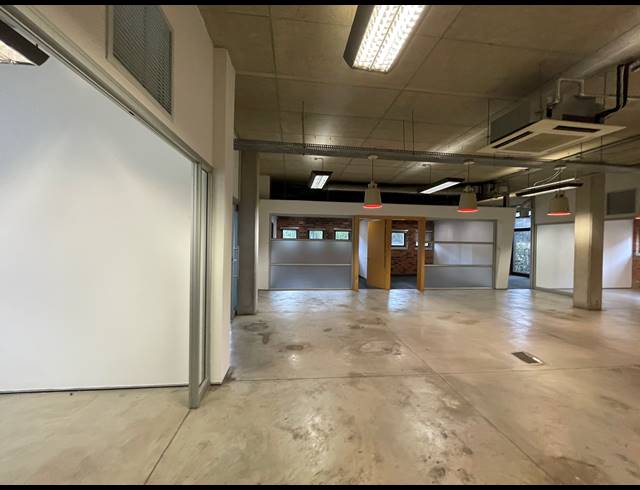 320M² OFFICE TO LET IN BRYANSTON